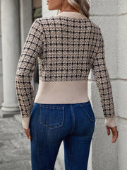 Cropped plaid sweater with ribbed waistband worn with blue jeans, Kindler hırka farklı renk seçenekleri