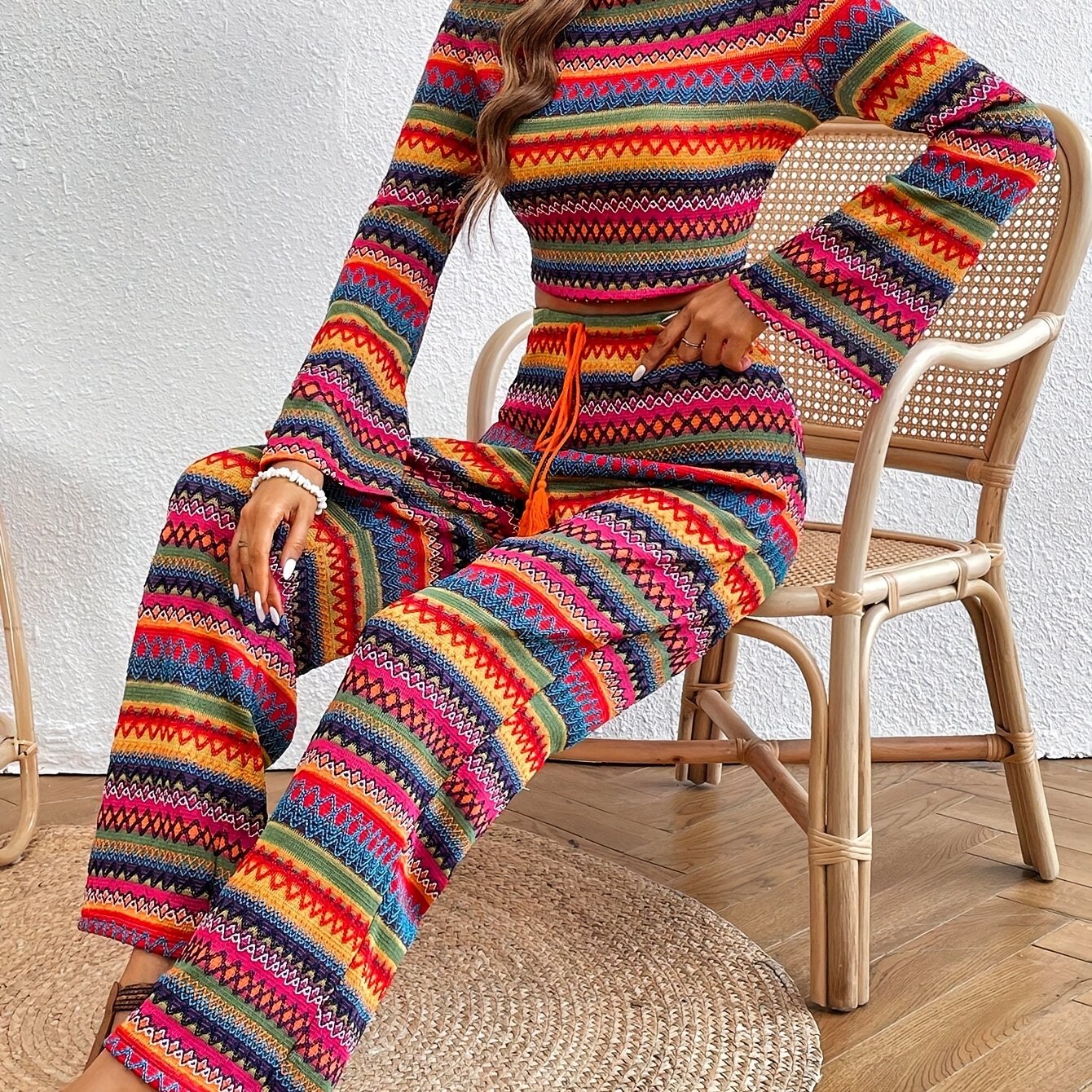 Çok renkli striped triko Amra pantalon takımı, belden oturan ve geniş paçalı