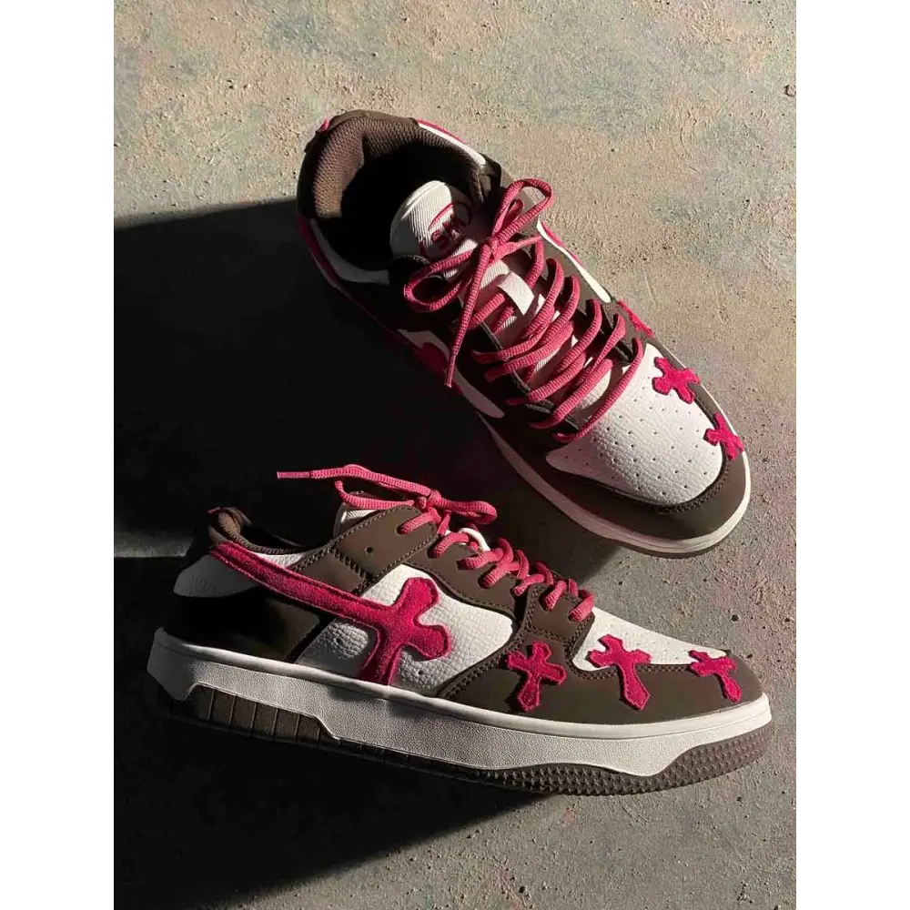 Bellarno kido sneakers in brown and white with pink laces and star designs