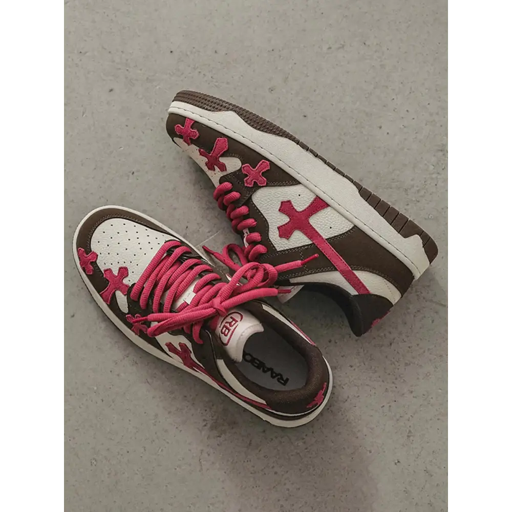 Pembe ve beyaz kido sneakers, Bellarno markalı, kahverengi detaylarla şık tasarım