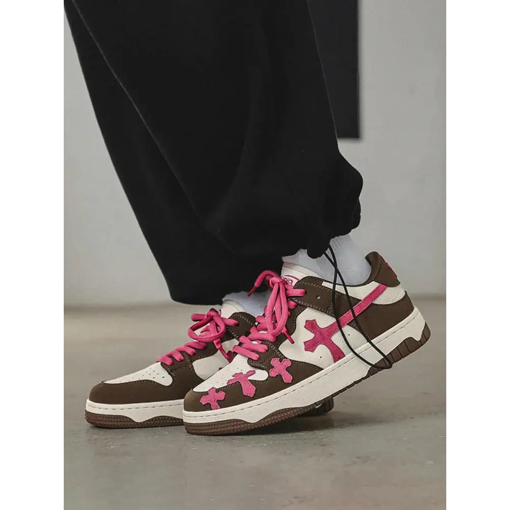 Bellarno kido sneakers in brown and white with bright pink laces and cross details