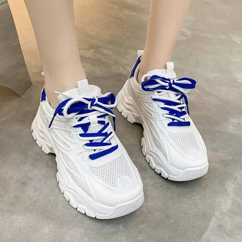 Bellarno beyaz chunky sneakers, mavi iplerle elitwalk pulse kadın şıklığı